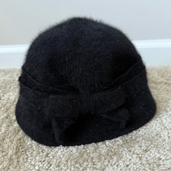NINE WEST BLACK FAUX FUR BUCKET HAT WITH BOW - Picture 1 of 3